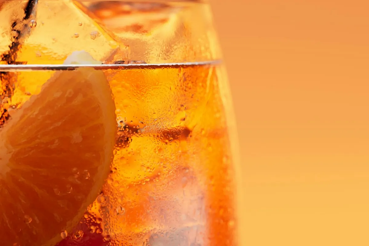 Iced peach tea with fruit and ice, like a 7 Brew Georgia Peach