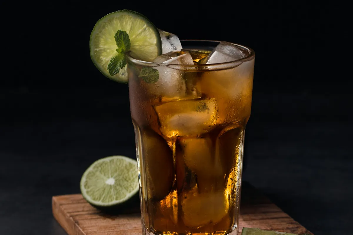 Iced black tea with lemon and ice, like a 7 Brew Paris Tea